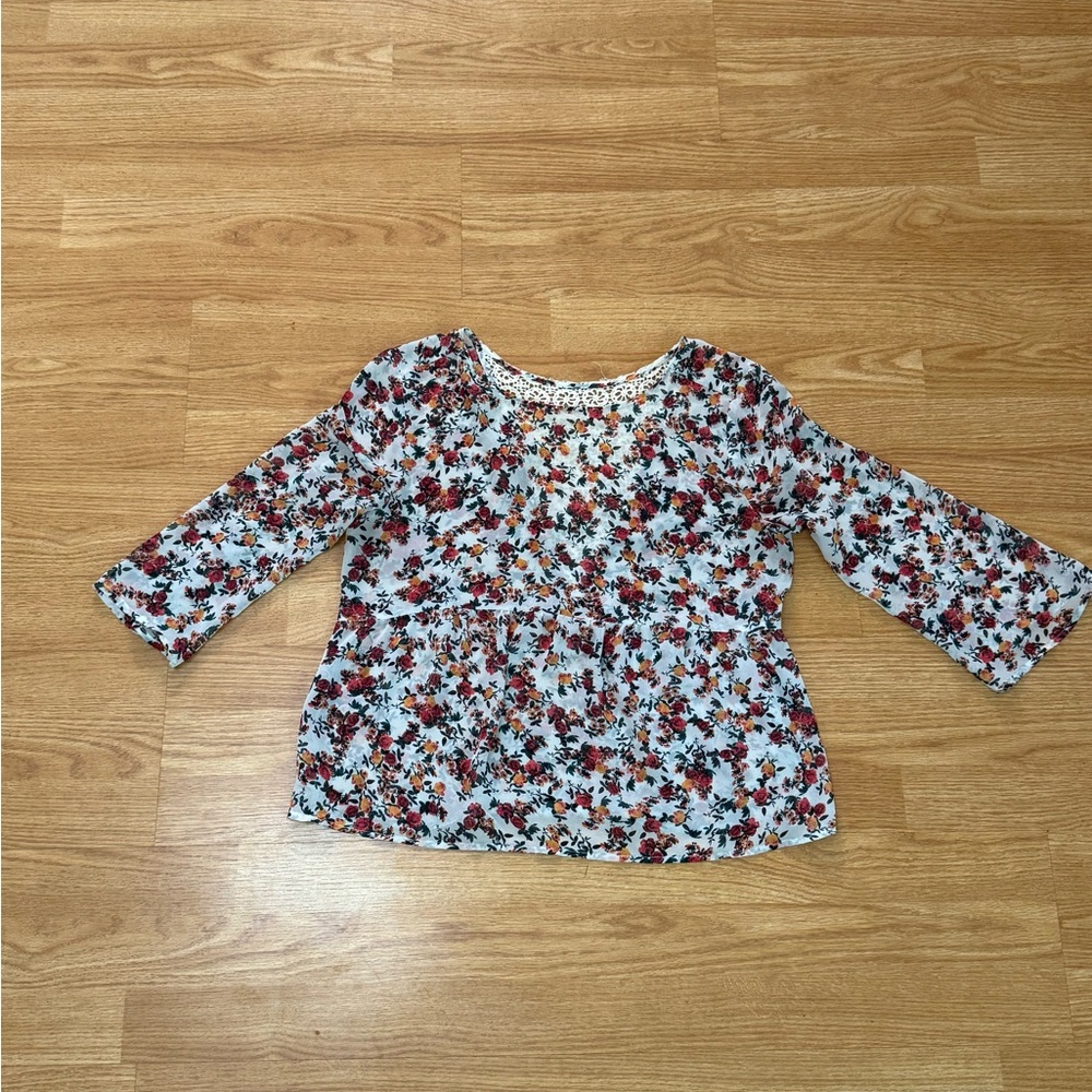 Arizona Jean Company Red and White Graphic Blouse 3/4 Sleeve